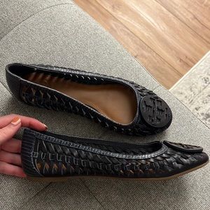 Tory Burch leather flats in navy blue